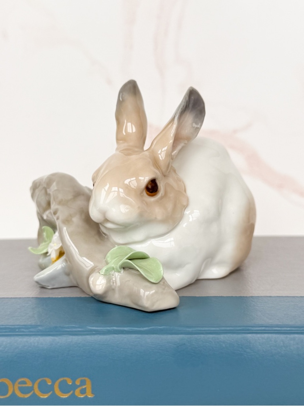 Retired Lladro Porcelain Woodland Bunny Rabbit Figurine #4472 aka “Bunny Eating” - Picture 5 of 5